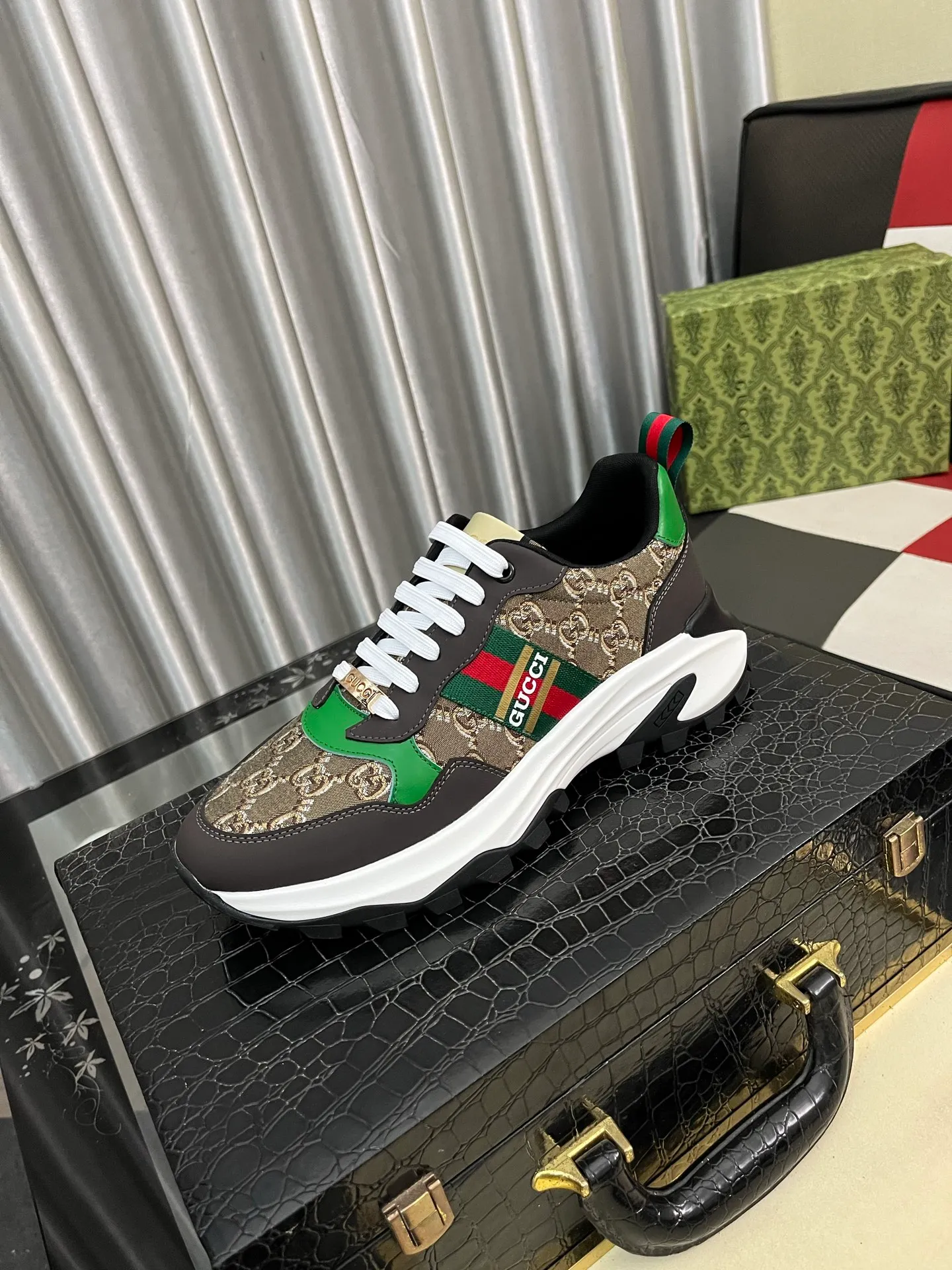 Men's shoes 💰458⌚️⌚️ Gucci •Gucci original quality. ~ Unique modern style sneakers. 🏃A must-have casual shoe for trendy men😍😍 Original brand imported from Italy, imported original leather, sheep lining (refuses to discolor and grind feet) Sole: Original sole provided by the original factory, French lazy style design ⚠️Fit to the feet, original quality attached, super comfortable original sole, code number: 38-444️⃣Colors available